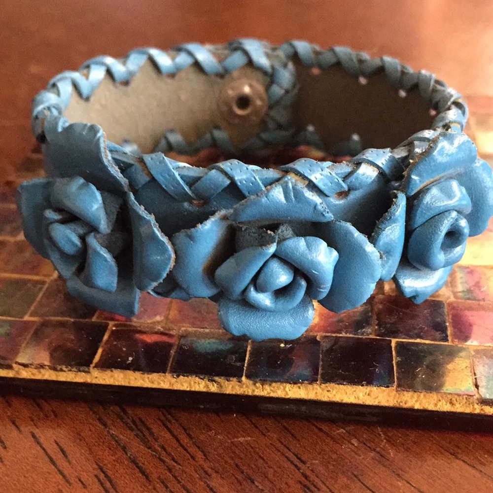Women’s Blue Threaded Rosette Snap Bracelet